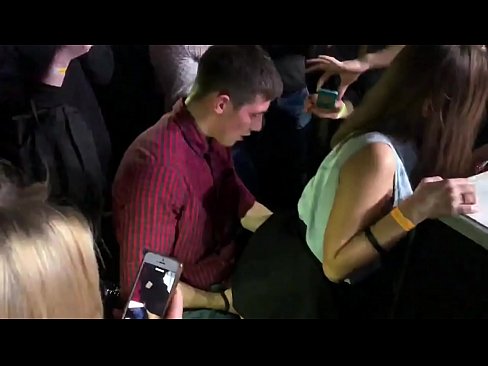 ❤️ ʻO ka moekolohe maoli i loko o kahi hale kalapu ʻo Rūsia. 18-makahiki-kahiko Lūkini kaikamahine i loko o ka anus a me ka vagina fucked i loko o ka nightclub ❤️❌ Pono ia makou ﹏